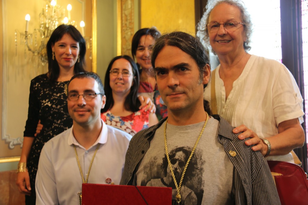 González i Talamonte amb algunes de les membres del cor Comú