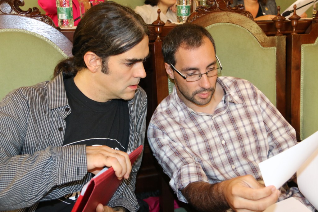 Els regidors del Comú, Sergi Talamonte i Carlos González, en Ple
